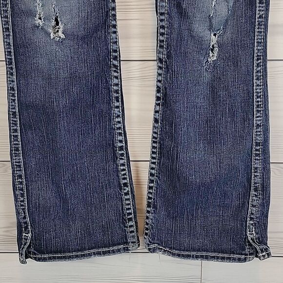 Silver Jeans Co Tuesday women's low-rise bootcut distressed blue denim. Size 26 - Picture 6 of 16